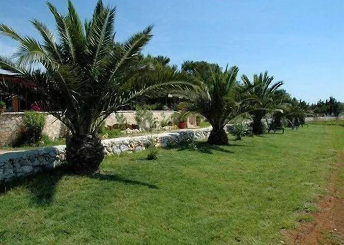 בית חווה Tenuta Sant'emiliano אוטרנטו